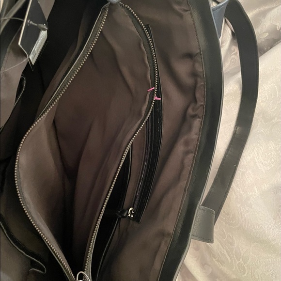 T Tahari handbag/tote - Picture 11 of 12